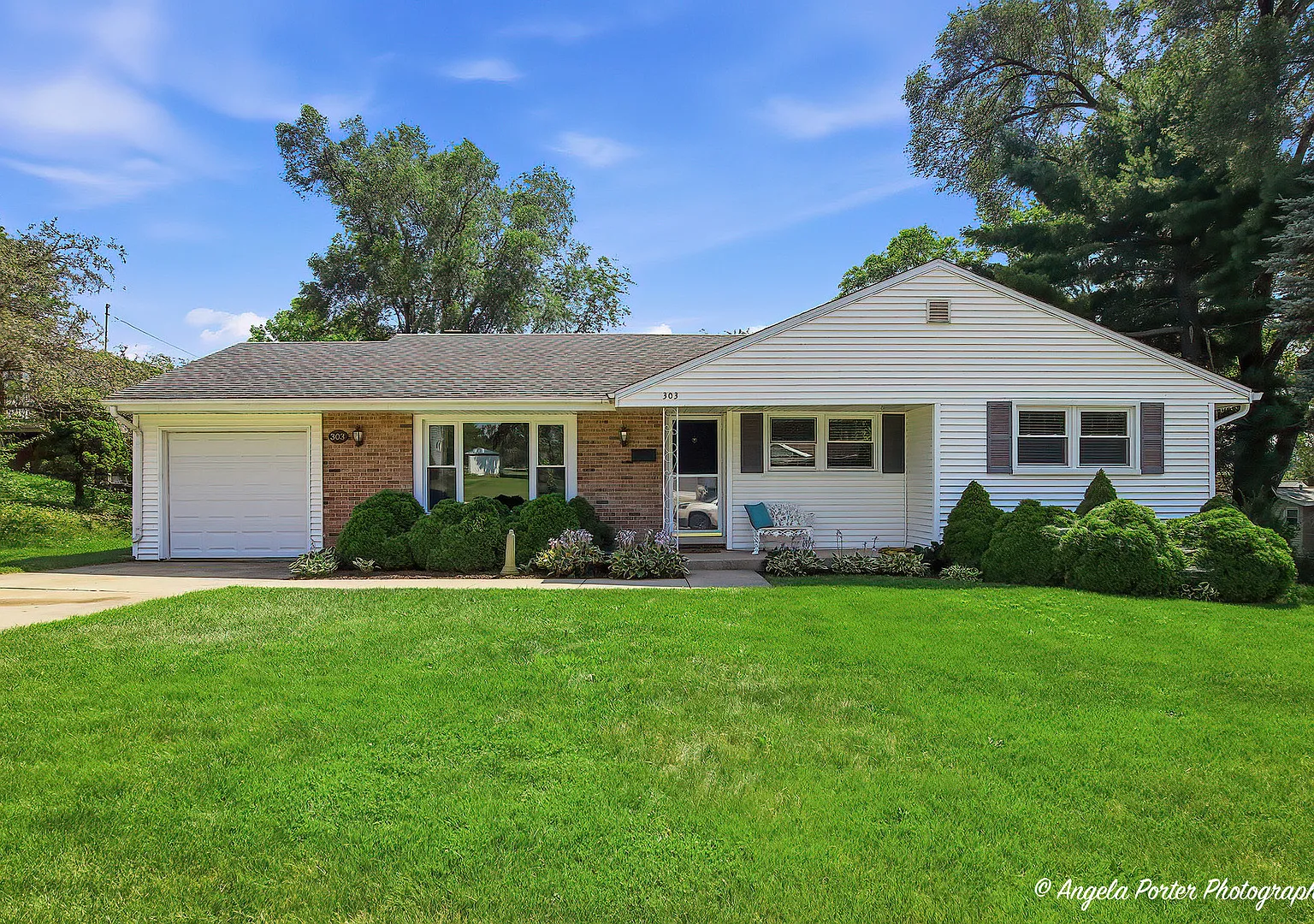 3 bed, 1.5 bath, 1300 sqft, $2,500 — Photo 1