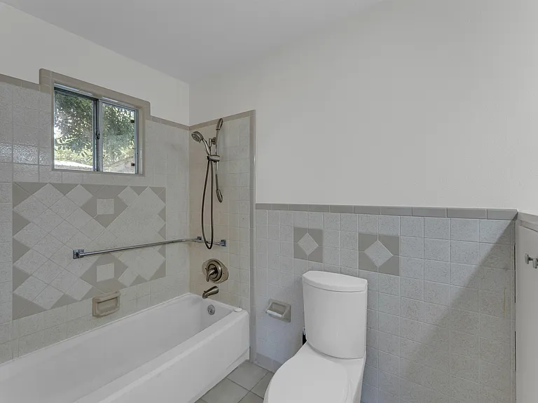 1803 Bluebonnet Ln — Photo 26