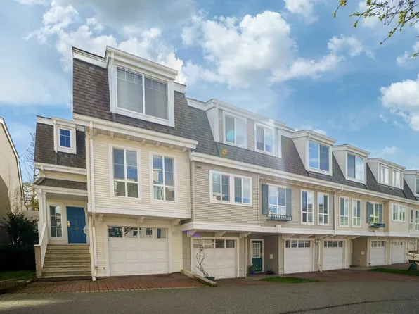 8890 Walnut Grove Dr #26, Langley, BC V1M 3W4