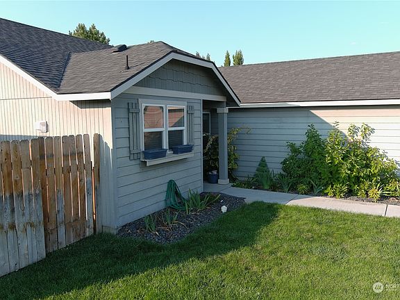 2nd image of 3600 W Everett Pl