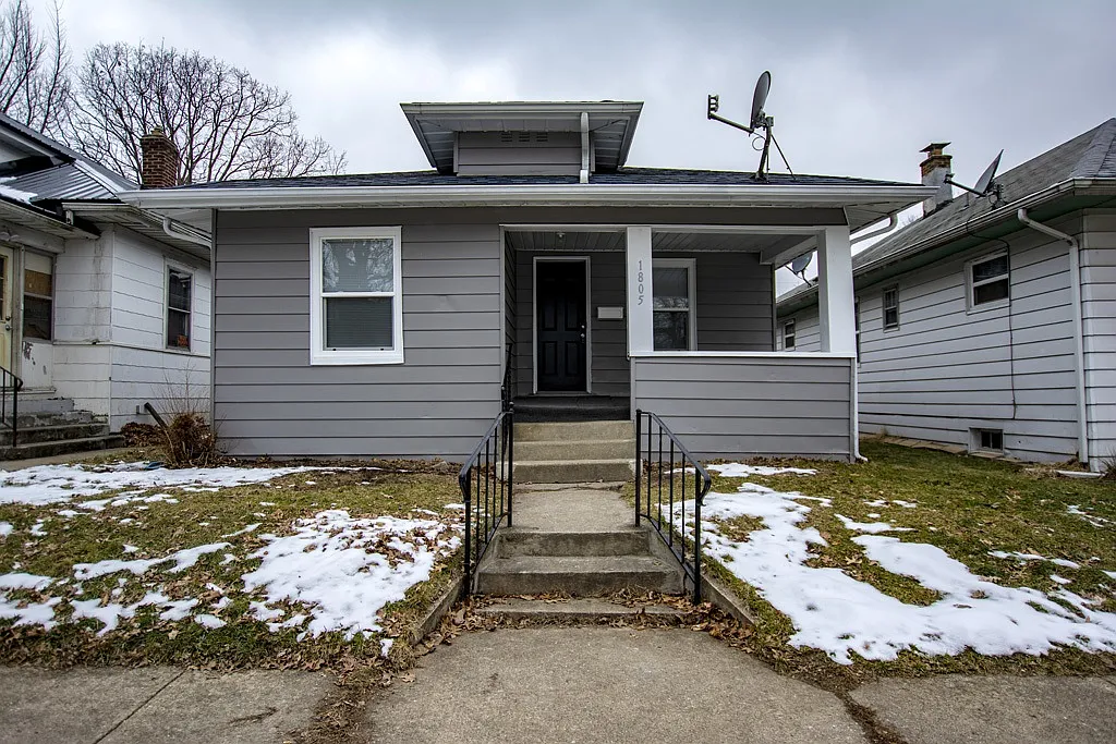 1805 Leer St photo 1