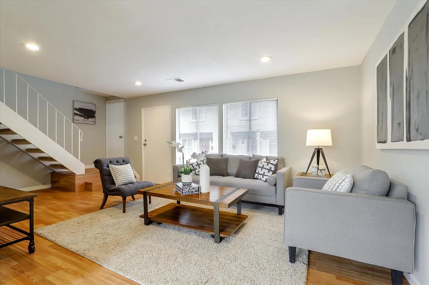 3 bed, 1176 sqft, $3,850 — Photo 4