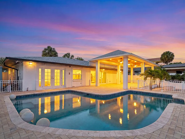 3924 Versailles Dr — Photo 15