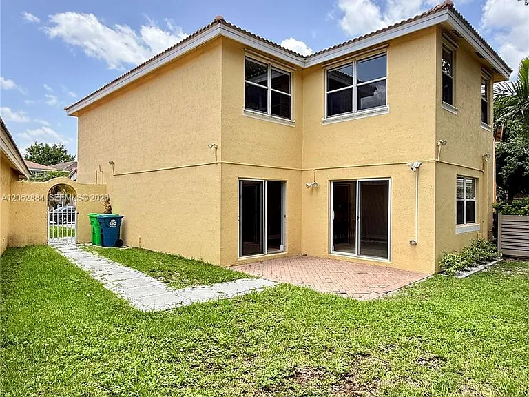 9411 NW 55th St — Photo 42
