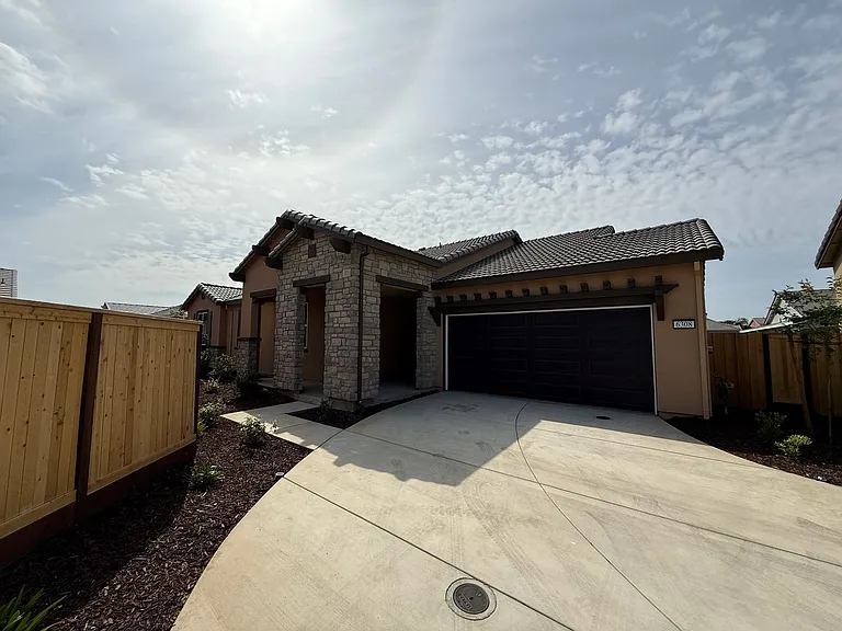 6308 Sun Haven St — Photo 2