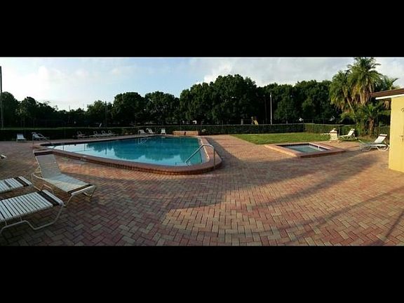 4th image of 4520 La Carmen Ct