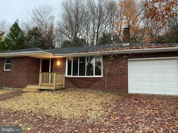 368 Scotch Pine Dr, Pocono Summit, PA 18346