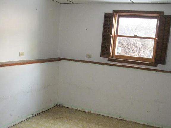 4th image of 329 E Willow Dr