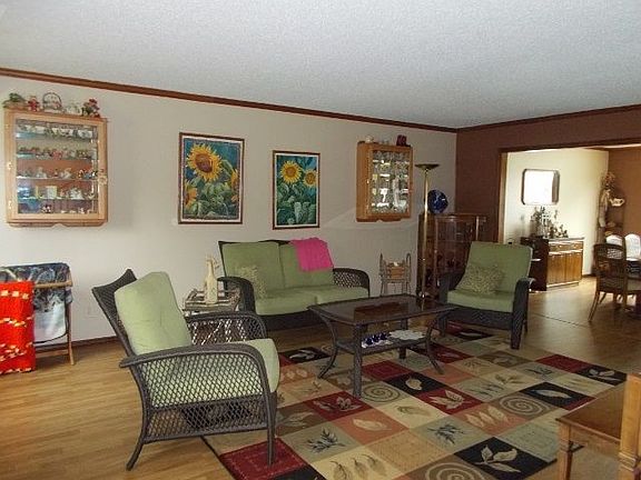 4th image of 2628 E Linden Ave