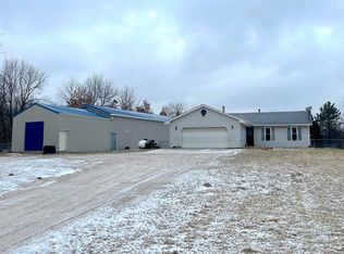 15993 Peach Ridge Ave, Kent City, MI 49330