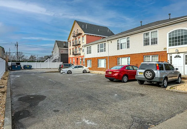 213 Hall Ave #8 — Photo 2