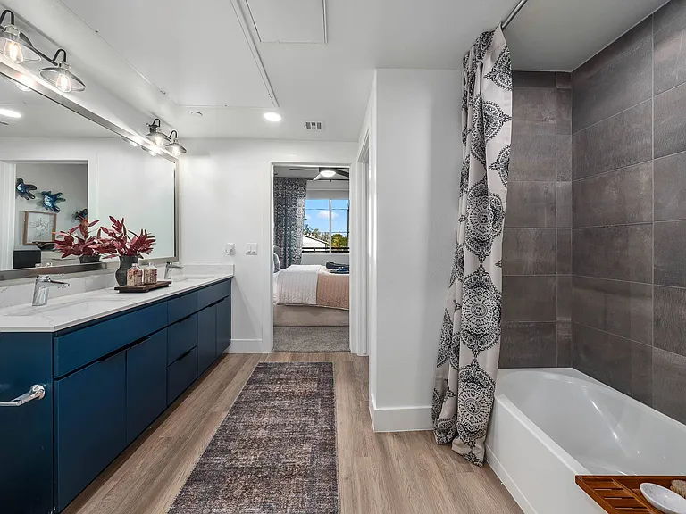 Aura Uptown — Photo 10