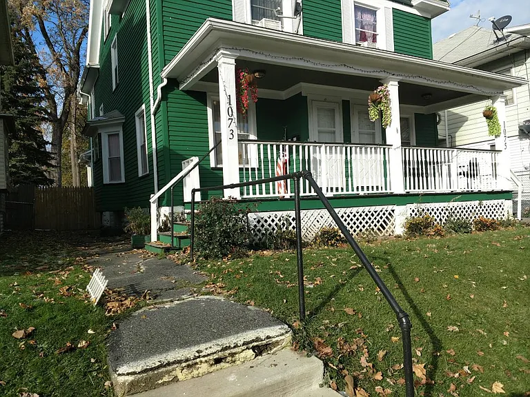 1073 Dewey Ave — Photo 1