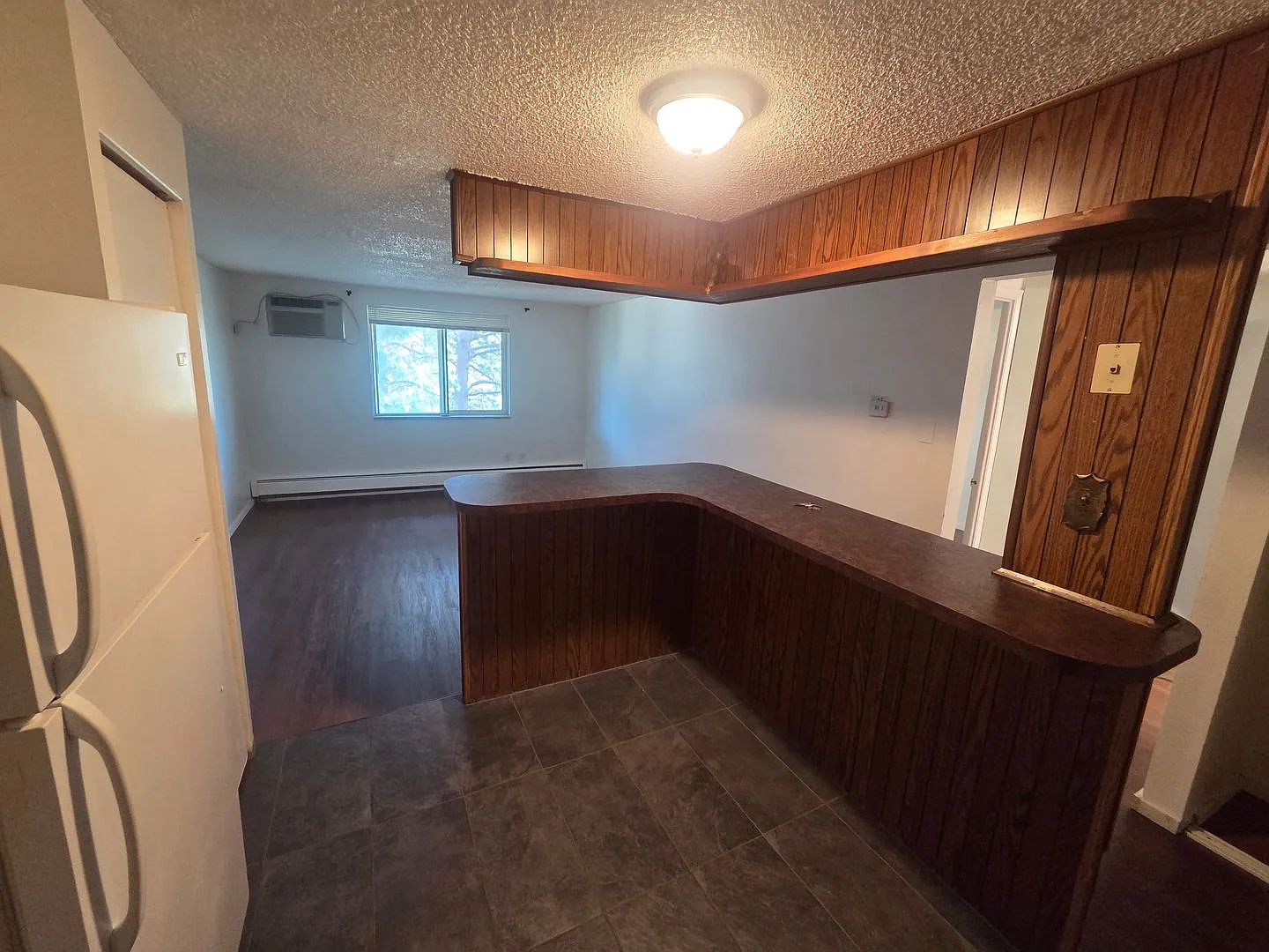 1 Bed / 1 Bath Condo in Prime Denver Location Pool + On-Site Laundry — Photo 3