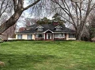 681 Hackberry Rd, Omaha, NE 68132