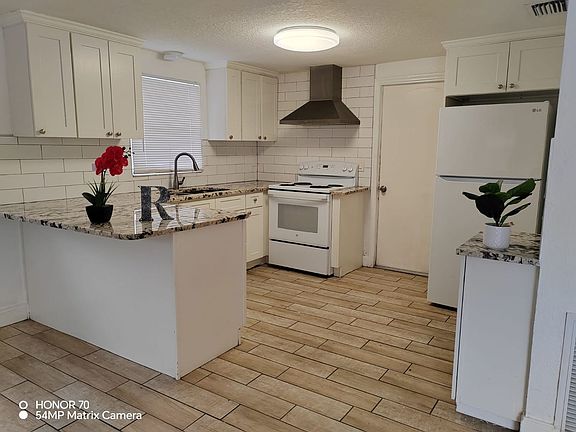 3rd image of 1103-1107 33rd Ave W #1103