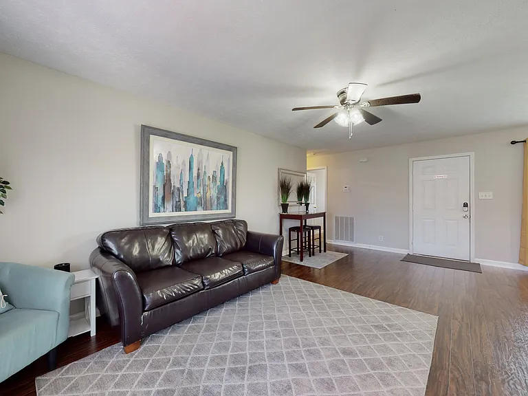 344 Pioneer Dr — Photo 5