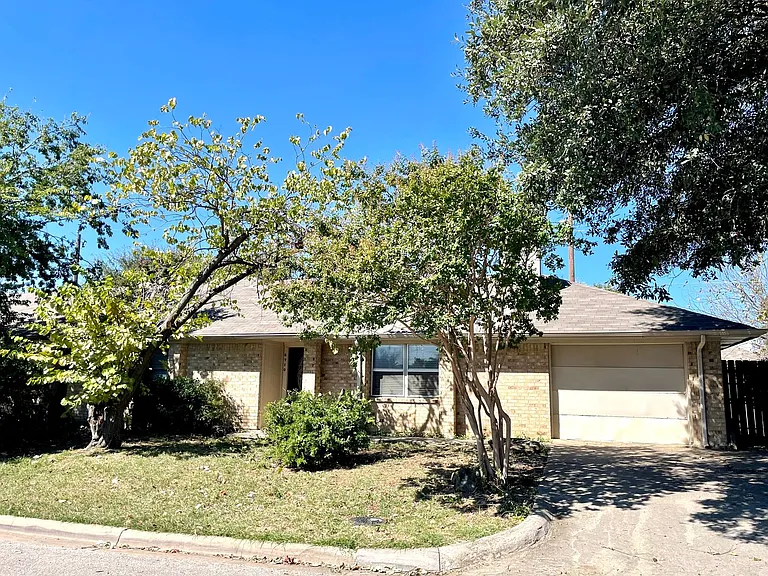 8710 California Dr — Photo 1