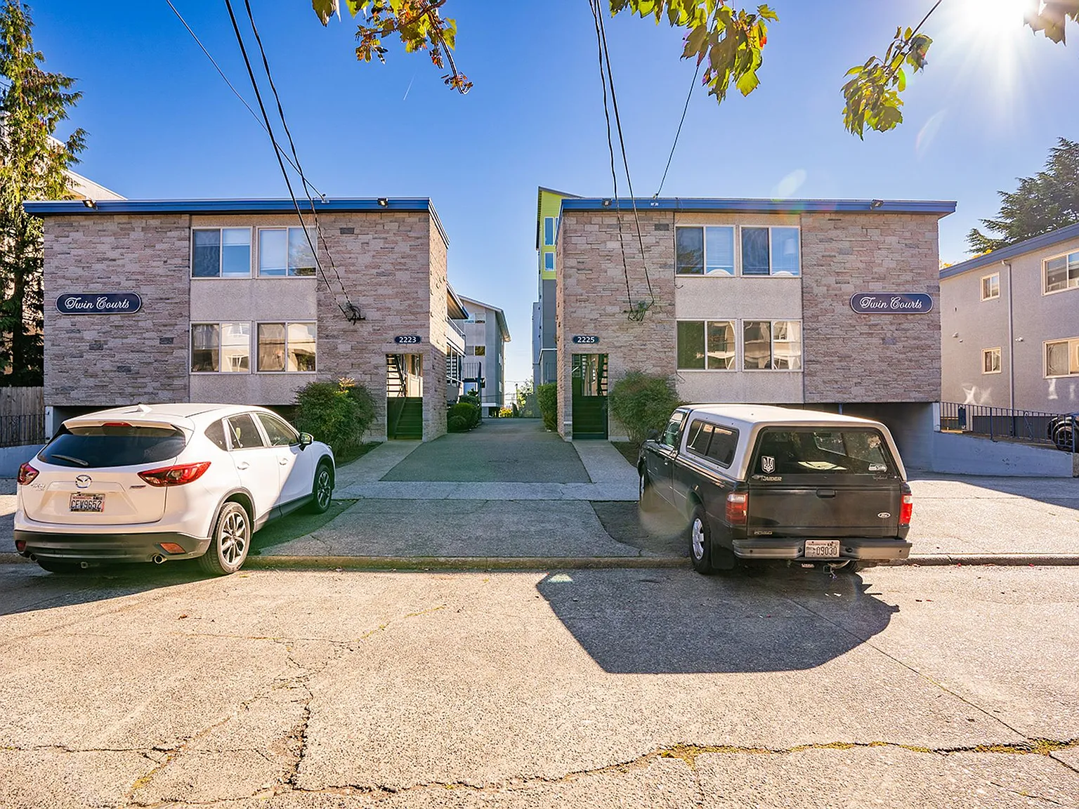 Twin Court - Ballard - Renovated Unit — Photo 4
