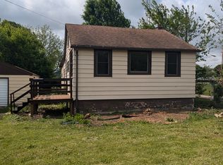 17 W Linwood Ave, Oshkosh, WI 54901