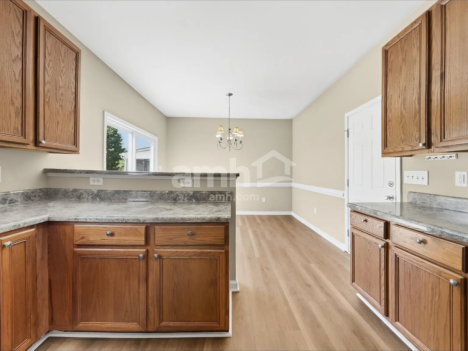 3 bed, 2.5 bath, 1646 sqft, $1,910 — Photo 3