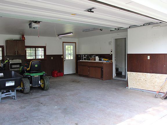 2.5 Car Attached Garage