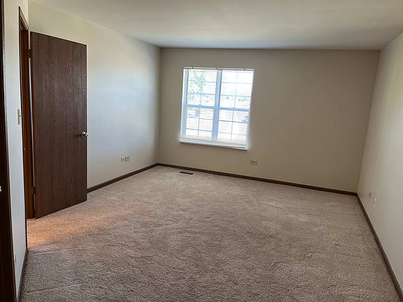 5th image of 124 White Oak Ct APT 6