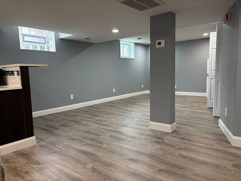 562 Kenmore Ave — Photo 5