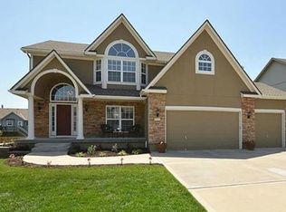 717 SW 33rd St, Lees Summit, MO 64082