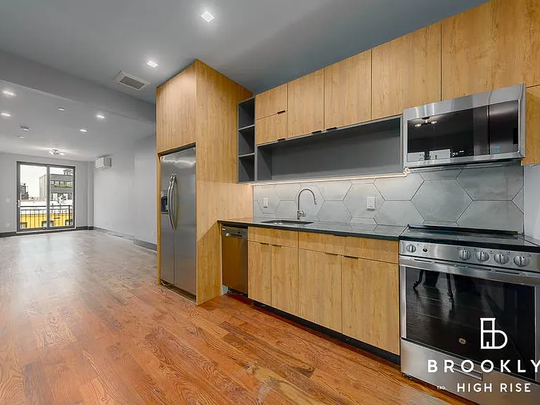1461 Gates Ave #4E — Photo 11