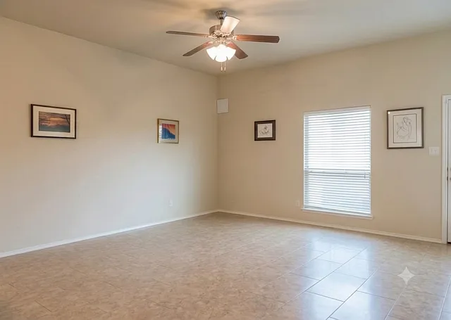 415 Harding Ln — Photo 15