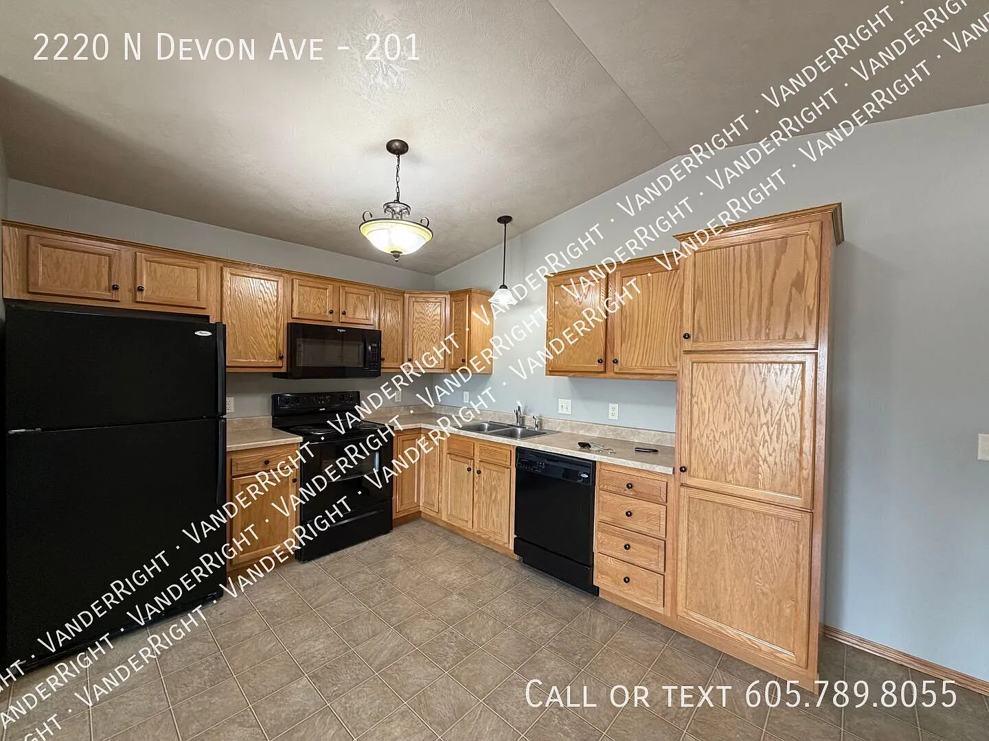 Updated 3 Bedroom Apartment in Tea! — Photo 3