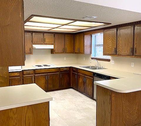 2nd image of 2813 Summerfield Dr