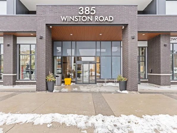385 Winston Rd #1110, Grimsby, ON L3M 0J3