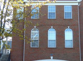 25517 Beresford Dr, Chantilly, VA 20152