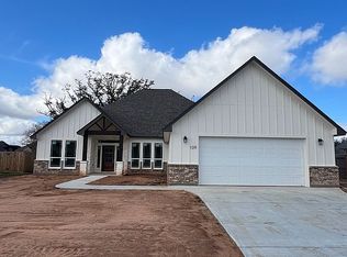 109 Gadwall Dr, Clute, TX 77531