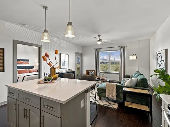 1638 54th Ave N #327, Nashville, TN 37209