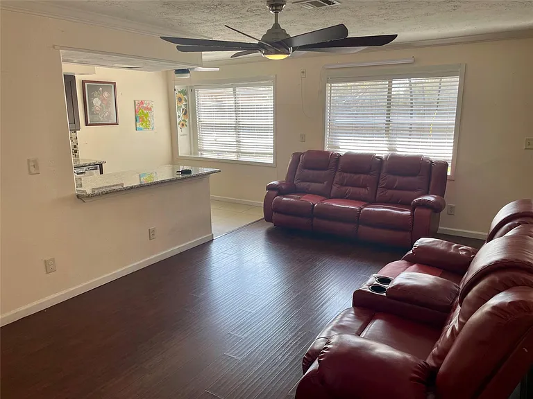 11615 Carvel Ln — Photo 4