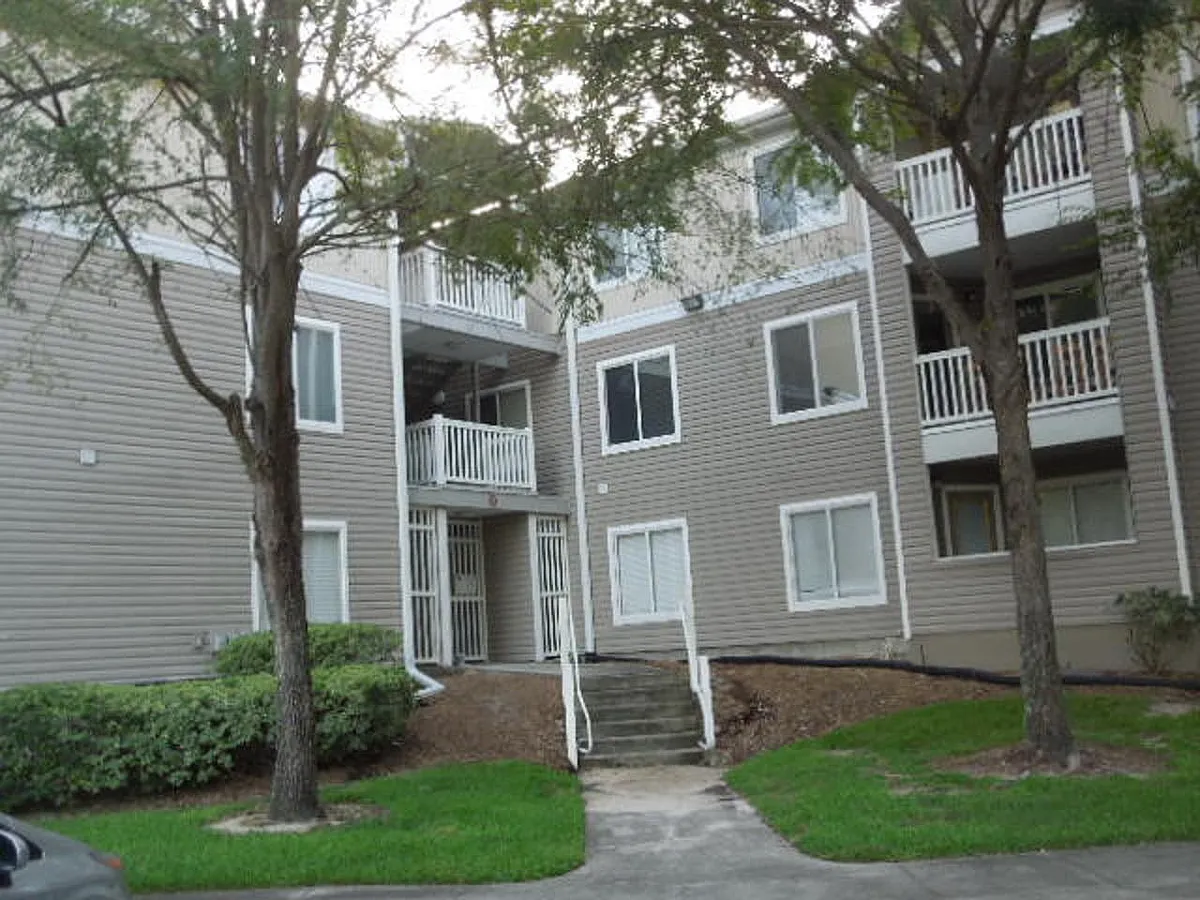 Building Photo - 4000 SW 23rd St #1-208
