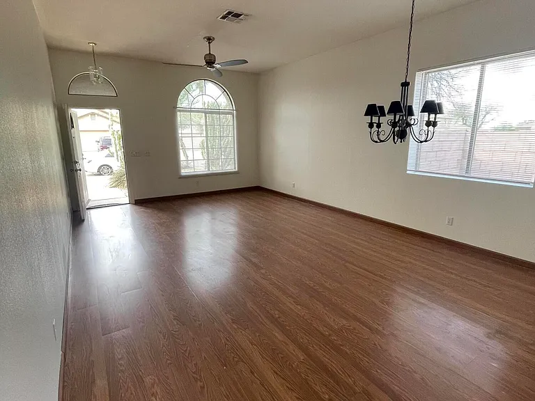 4722 E Chisum Trl — Photo 2