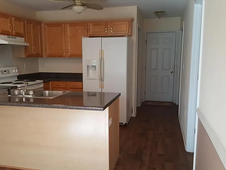 502 Meadow Ln — Photo 7