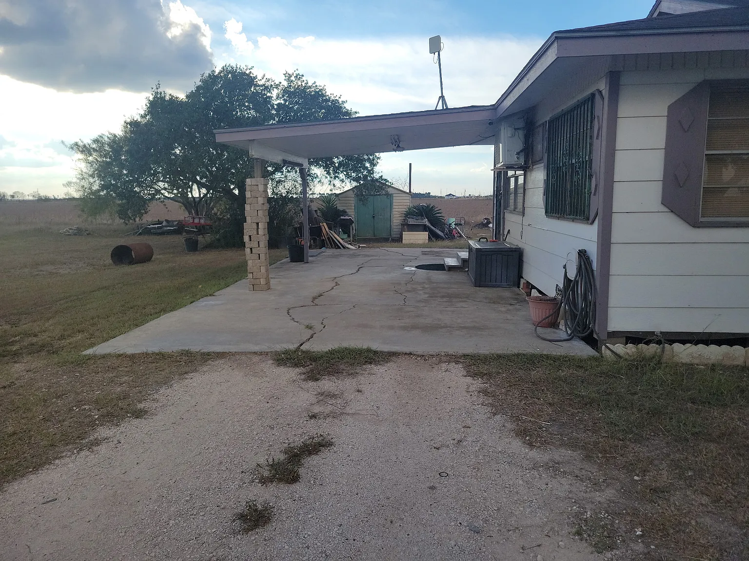 3 bed, 1200 sqft, $850 — Photo 2