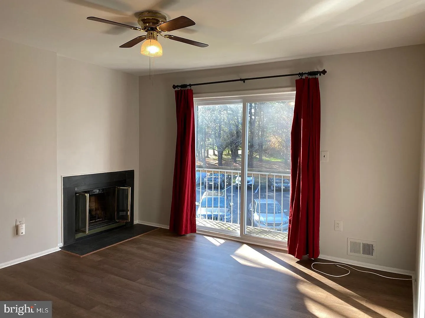 2 bed, 1.0 bath, 1008 sqft, $2,300 — Photo 2