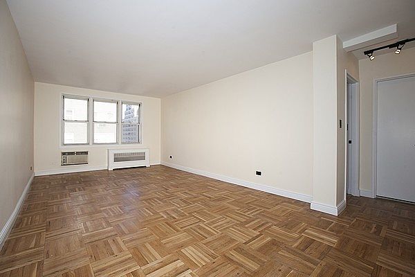 2nd image of 160 E 27th St APT 6-E