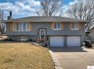 807 Matthies Dr, Papillion, NE 68046