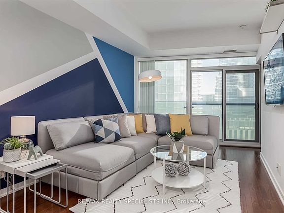 3rd image of 12 York St #703