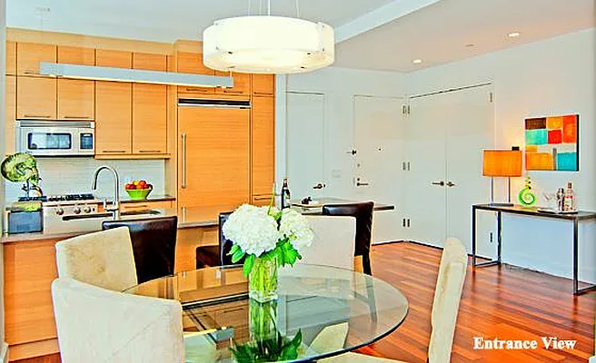 Rented by R New York | media 24