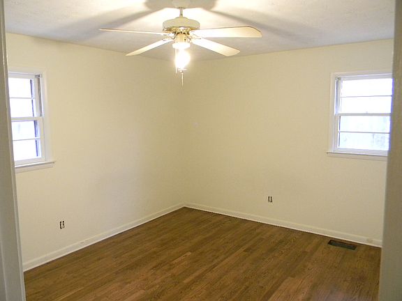 3rd image of 105 Sidney Dr