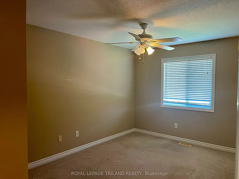 979 Crosscreek Ct — Photo 10