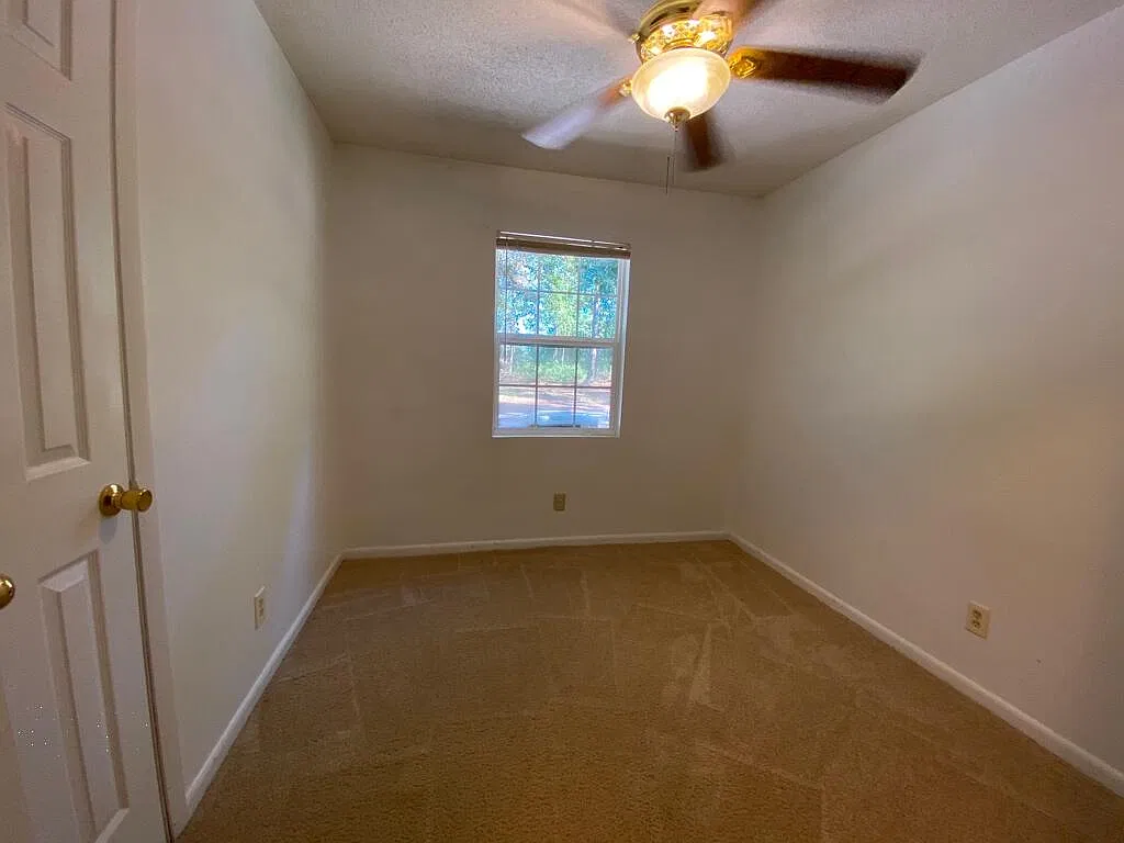 3 bed, 1.5 bath, 1130 sqft, $1,350 — Photo 3
